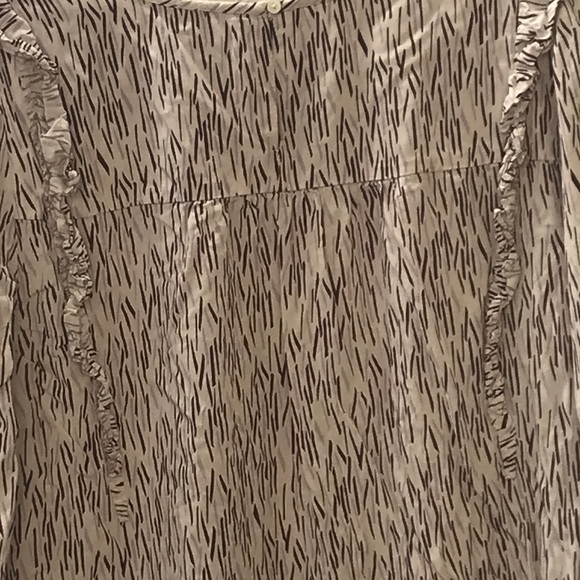 Loft brand Ladies Blouse - Picture 4 of 9